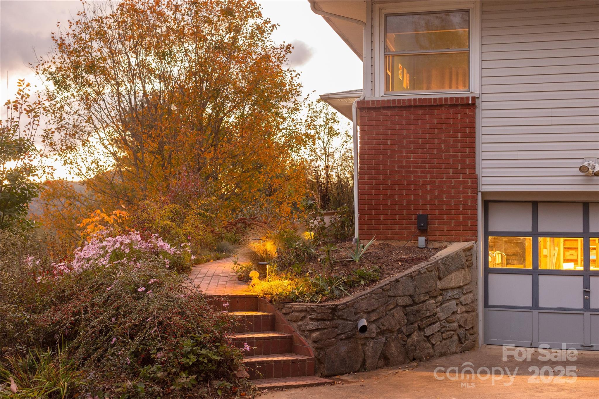 8 W Haywood Drive