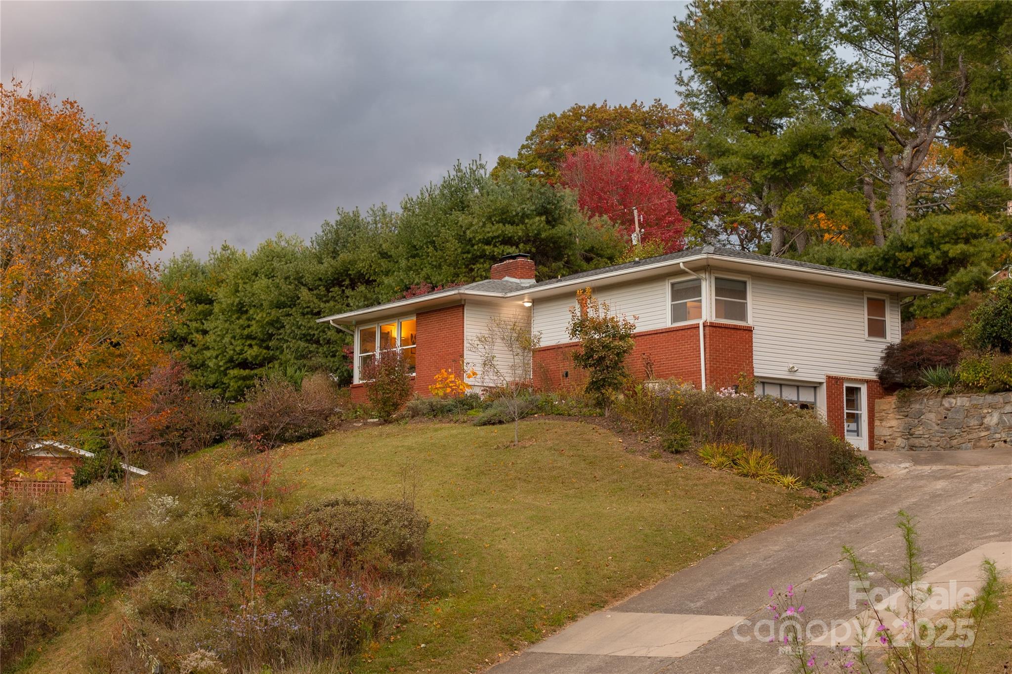8 W Haywood Drive