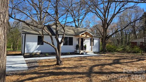 Photo of 1325 W NC Hwy 150 Highway, Lincolnton, NC 28092 (MLS # 4351037)