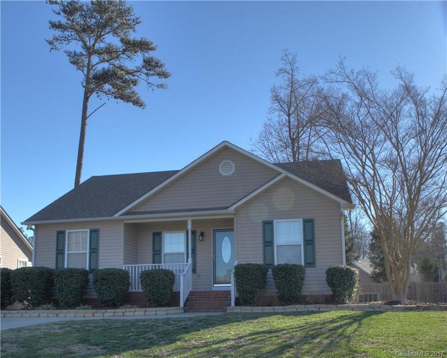 This is an absolute doll house! 3br/2ba home in the very desirable Boatshore subdivision. Beautiful rocking chair front porch and fenced in backyard. New flooring in the kitchen and freshly painted bedrooms. Vaulted ceilings in the living room and tray ceiling in the master bedroom. Gas hookup for grill on the back deck. Gas grill to convey.  This one won't last long!