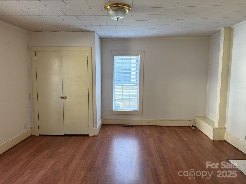 817 JACKSON Street S