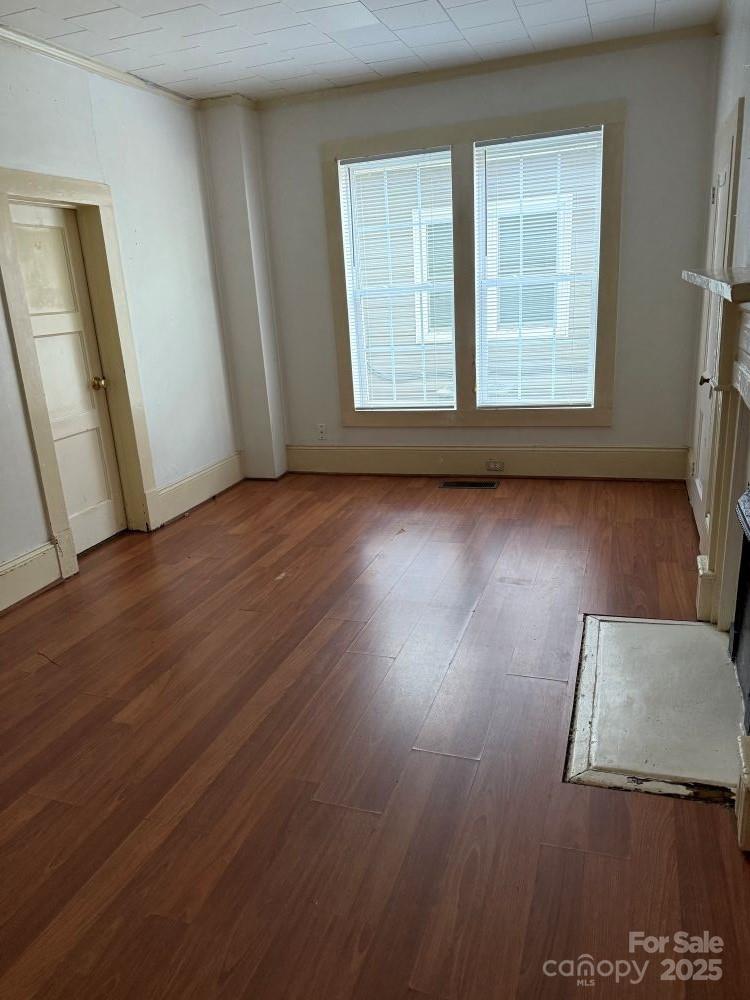 817 JACKSON Street S