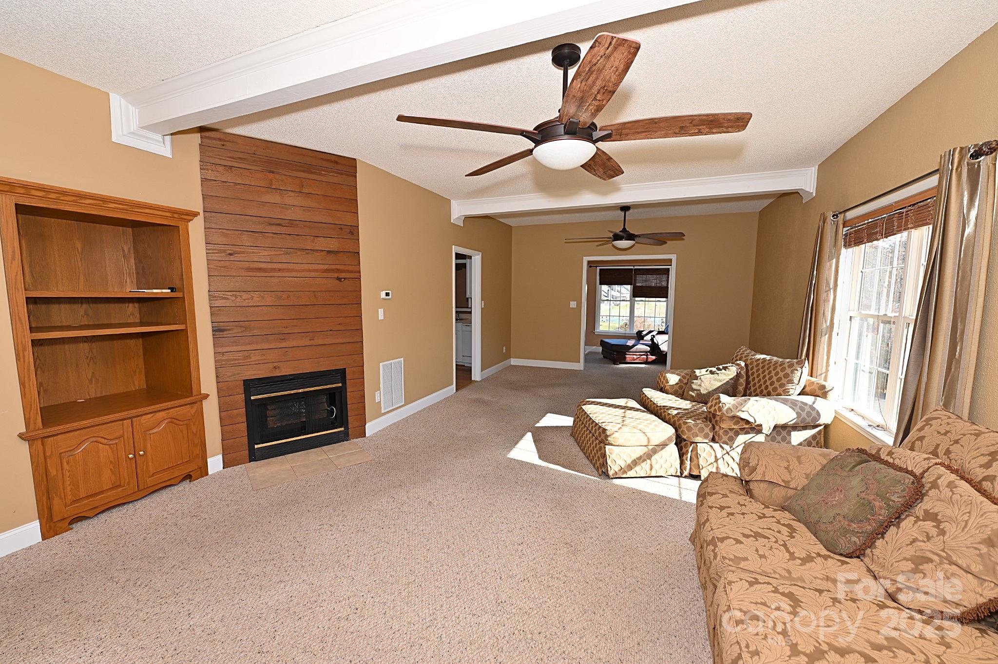 518 30th Avenue Circle NE