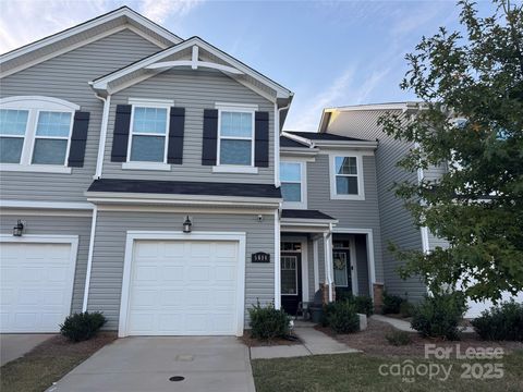 Photo of 5616 Axil Lane, Charlotte, NC 28269 (MLS # 4314193) Photo of 5616 Axil Lane, Charlotte, NC 28269 (MLS # 4314193)