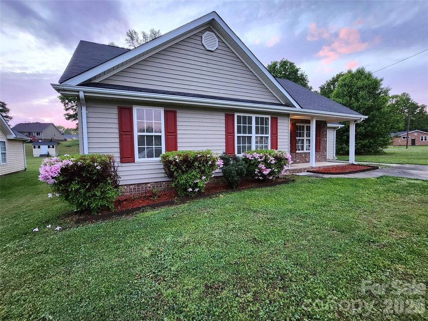 Just wow!  Beautifully updated ranch home on a huge, leveled lot with No HOA!  As soon as you enter the home, you’re greeted with an open and inviting great room with vaulted ceilings.  The open kitchen has been updated with new granite countertops, sink, disposal, faucet, & all New SS appliances!  Kitchen cabinets have been freshly painted with a modern look and come with brand new hardware.  Adjacent to the kitchen is a huge Den/Flex room that can be used in any way you want!  It also has a separate private entrance.  Both bathrooms have been updated with brand new vanity, granite countertops, toilets, fixtures, etc.  New beautiful lightings/fixtures throughout the home.  The master bedroom easily fits a king-size bed.  The master bath features a Garden tub, walk in closet and a nice linen closet.  
Secondary bedrooms are decent sizes and features brand new carpets/pad.  
The entire interior has been Freshly painted; there are brand NEW LVP floorings throughout the entire home.  
The huge backyard features an extended patio, great for BBQ or family/friends gathering.  There is also a huge, powered workshop in the back!