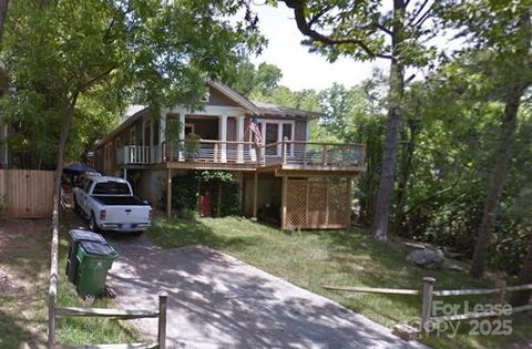 1915 Hamorton Place Charlotte NC 28205