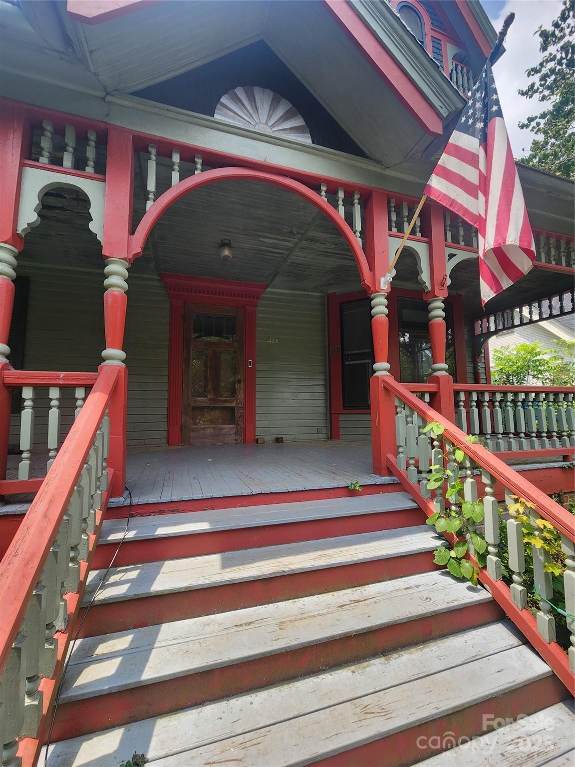 425 W Horah Street