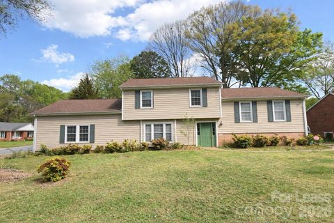 Photo of 4048 Tamerlane Drive, Charlotte, NC 28205 (MLS # 4364756)