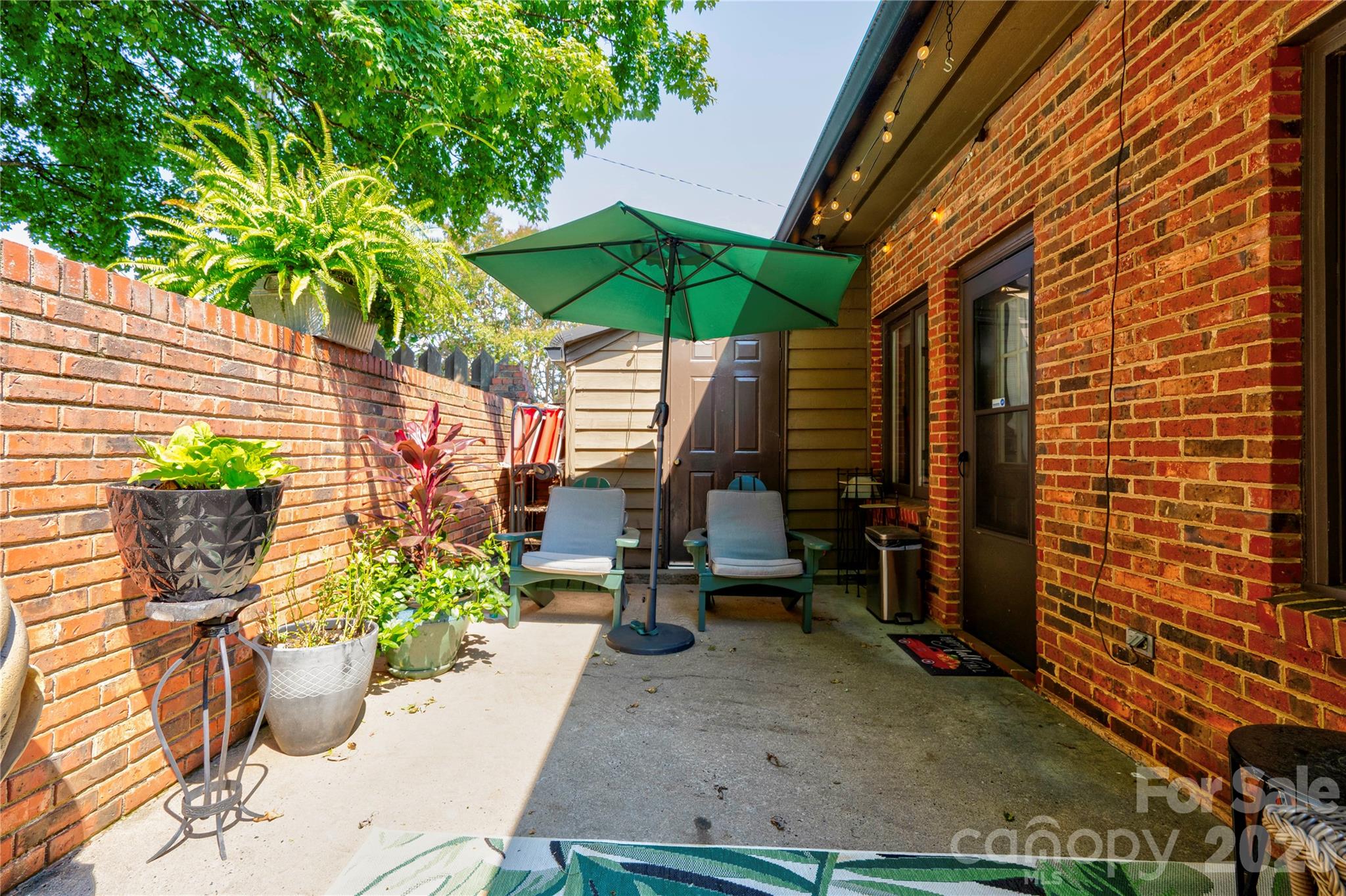 301 Pinkney Street 1