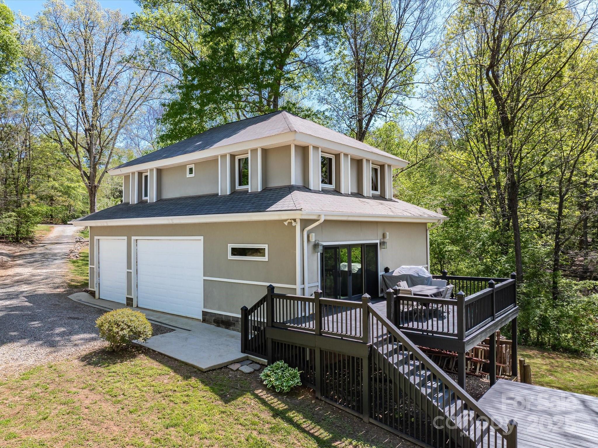 1395 Roundstone Road