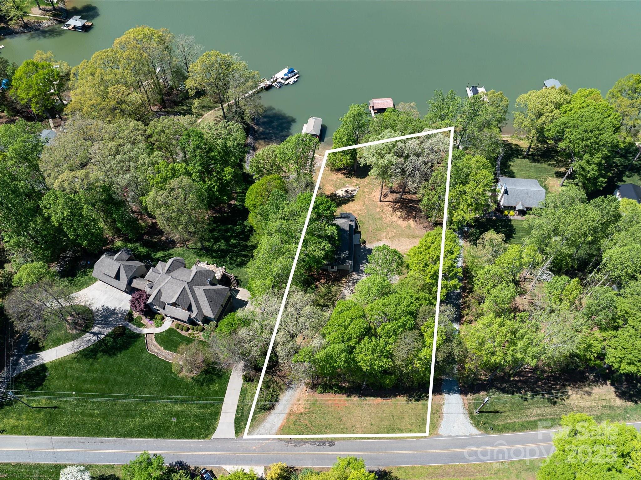 1395 Roundstone Road