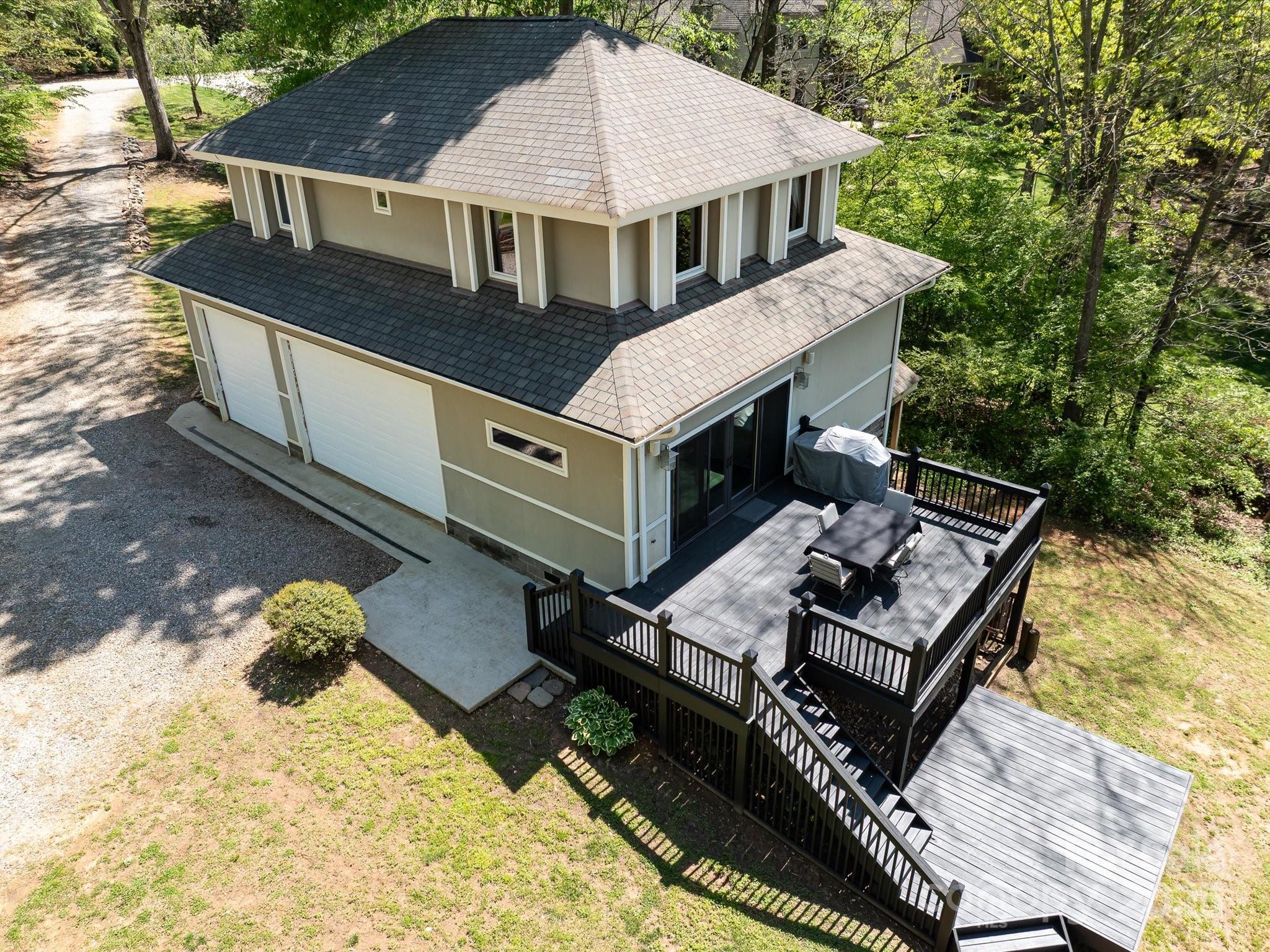 1395 Roundstone Road