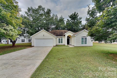 Photo of 5611 Timbertop Lane, Charlotte, NC 28215 (MLS # 4427936)