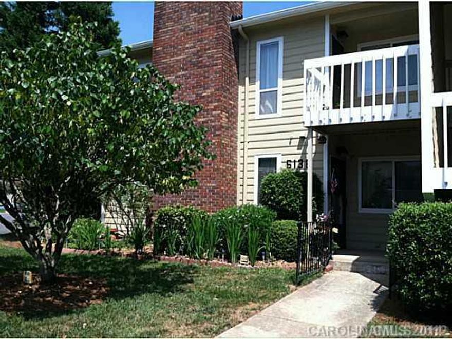 Space comes fully furnished for those short or long-term stays. Just bring your tooth brush. 1st floor condo with nice warm feel. 1 bedroom 1 bath  includes washer/dryer, flat screen, cable, phone, water, internet and new fridge. All next to pool and tennis court. Home owner is flexible on term and amount.