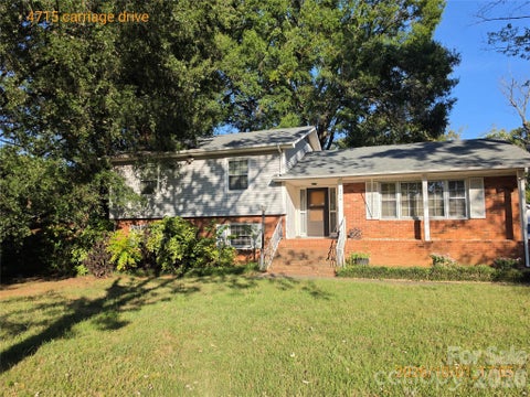 Photo of 4715 Carriage Drive Circle, Charlotte, NC 28205 (MLS # 4430241)