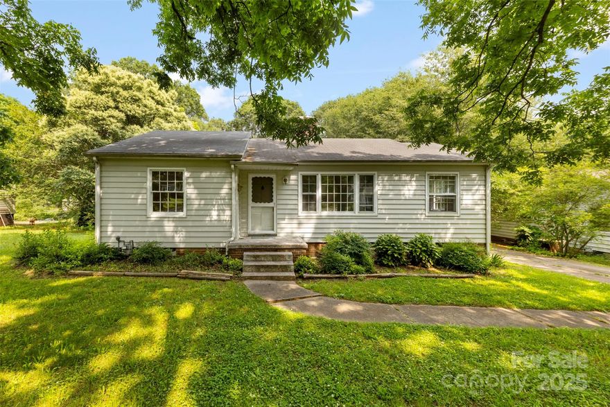 Come check out this cute 2 bed, 1 bath home only minutes away from shopping and restaurants in Shelby. This home has hardwoods and new flooring in the kitchen and bathroom. A detached carport and additional space for storage. This home is priced to sell. Don't miss it before it's gone!
