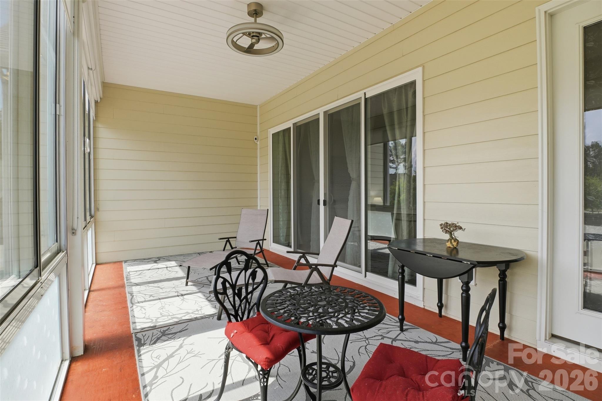 Imagery on Mtn Island - Residential