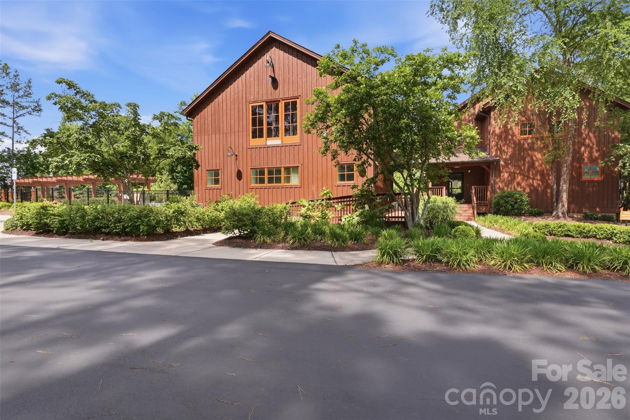 Imagery on Mtn Island - Residential