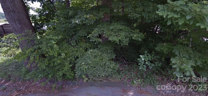 Vacant lot for sale! Quiet neighborhood with easy access to Highway 601.