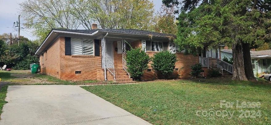 Welcome Home!!! 3 bed 1.5 bath duplex. Off street parking. Washer/dryer hook ups. Convenient location to I-85 and 77. Pet conditional with owner approval and yearly pet fee. Lawn care included in rent. Renters Ins required. Avail NOW!!!
App fee is $75 per person over age 18 nonrefundable.
Must have credit score over 600
No evictions or owing money to landlords
Must make 3x rent in income