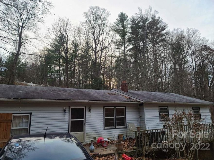 We're pleased to present the opportunity to acquire a rare gem property nestled in beautiful Burnsville. Including 3 bedrooms and 1 bathrooms, nested in an quiet neighborhood, minutes from local attractions, a roller rink and Pisgah National park. Come quick and take a look!