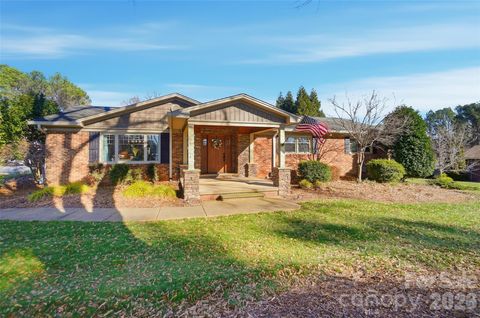 Photo of 1150 Ratchford Drive, Dallas, NC 28034 (MLS # 4336775)