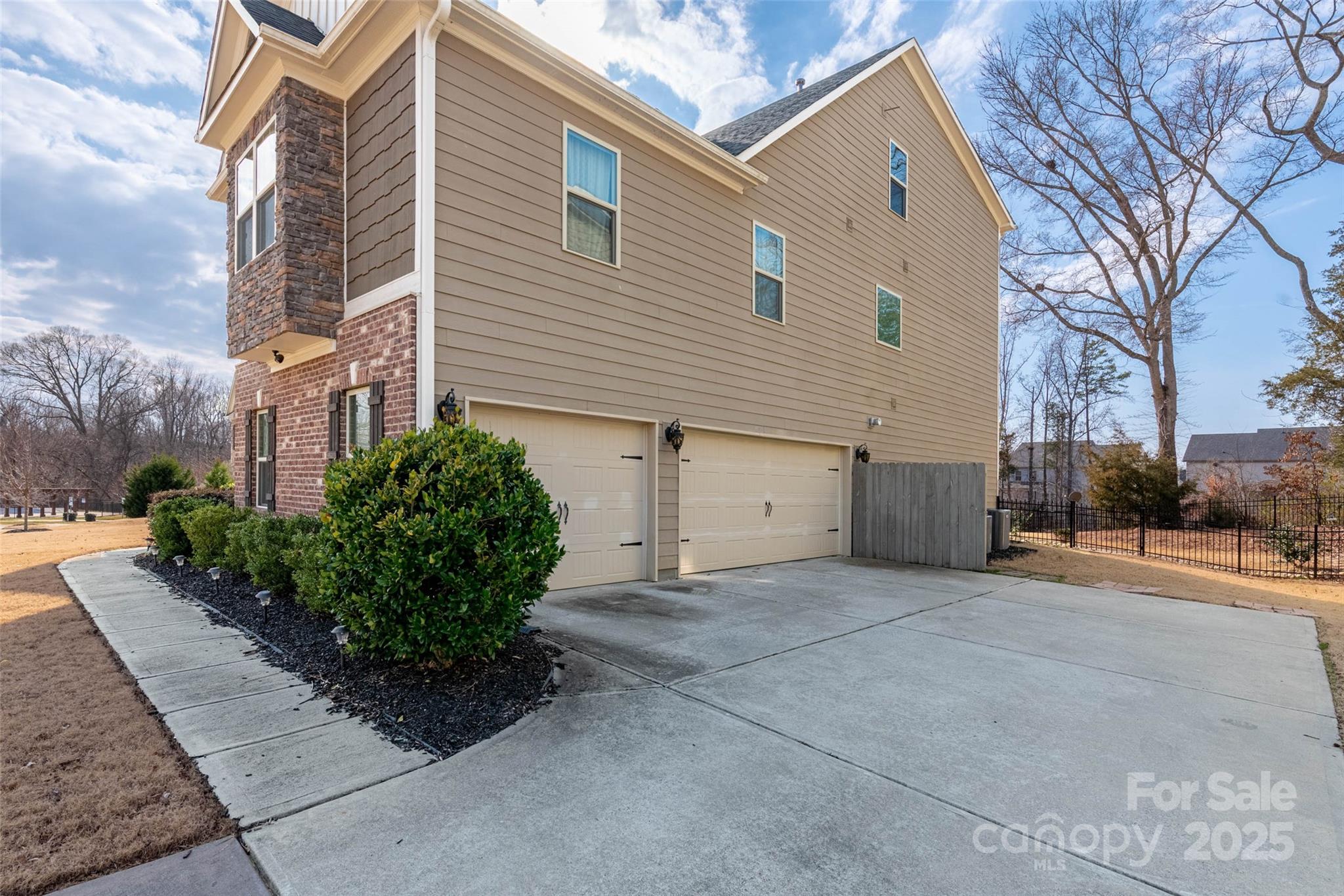 Huntersville, North Carolina 28078, United States, 6 Bedrooms Bedrooms, ,6 BathroomsBathrooms,Residential,Under Contract,3753