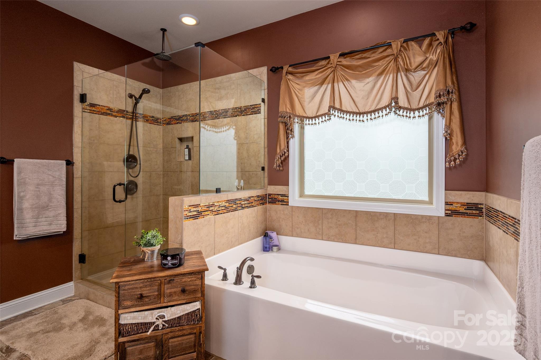 Huntersville, North Carolina 28078, United States, 6 Bedrooms Bedrooms, ,6 BathroomsBathrooms,Residential,Under Contract,3753