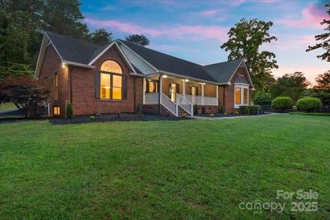 Photo of 5916 Cashion Road, Huntersville, NC 28078 (MLS # 4311931)