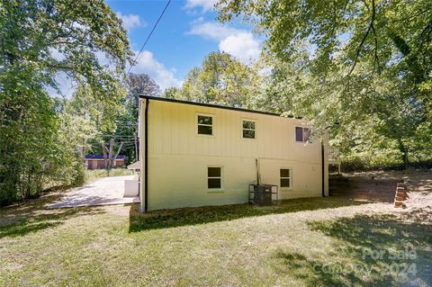 Single Family Residence in Charlotte NC 918 September Lane 29.jpg