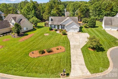 Photo of 4425 Derbyshire Lane, Matthews, NC 28104 (MLS # 4393404)