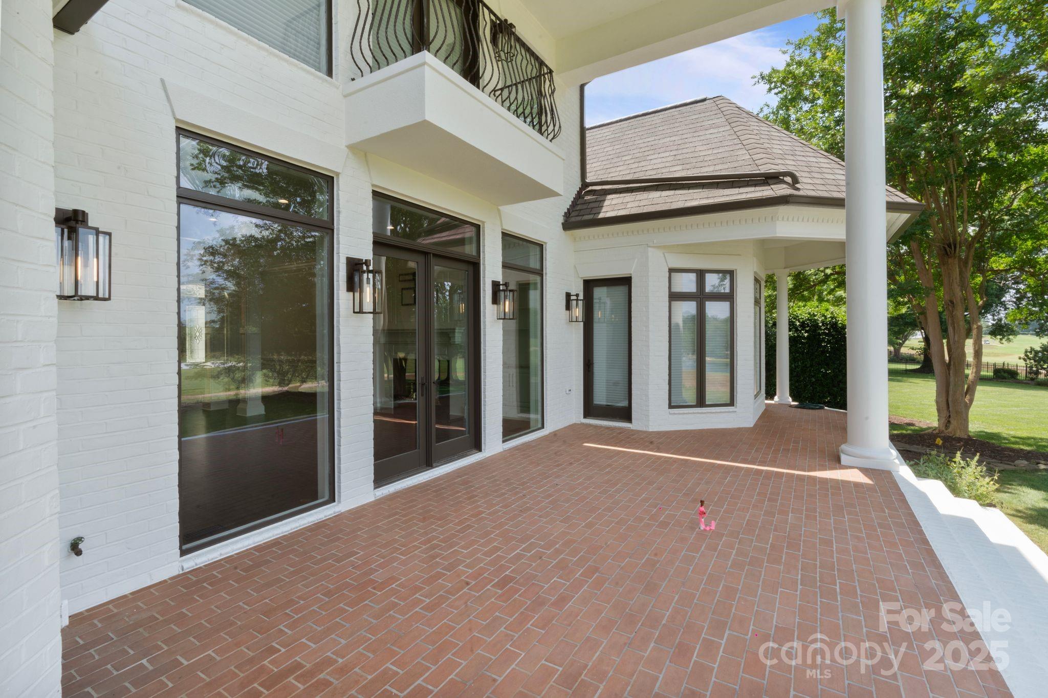 The Peninsula - Residential