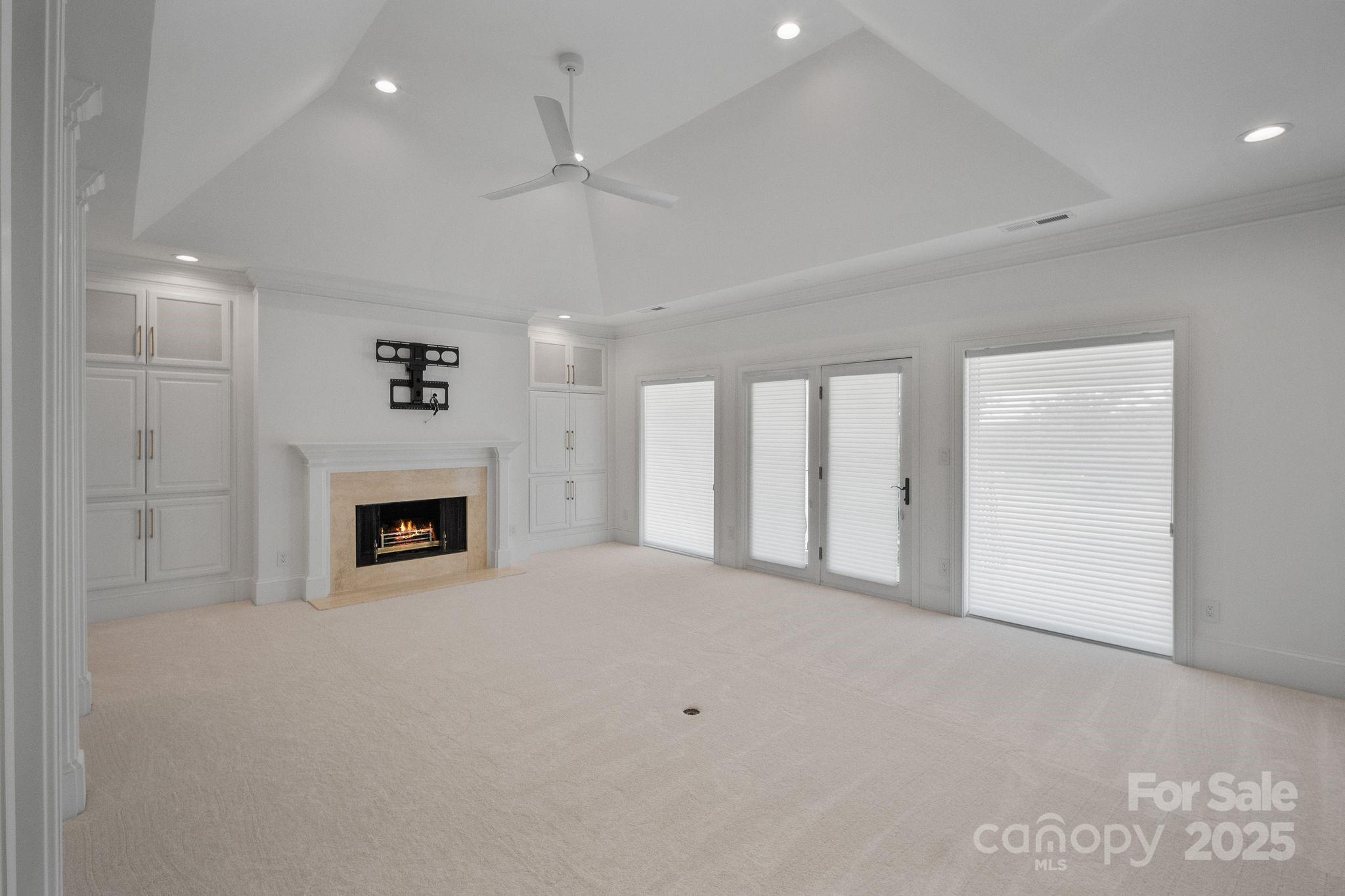 The Peninsula - Residential