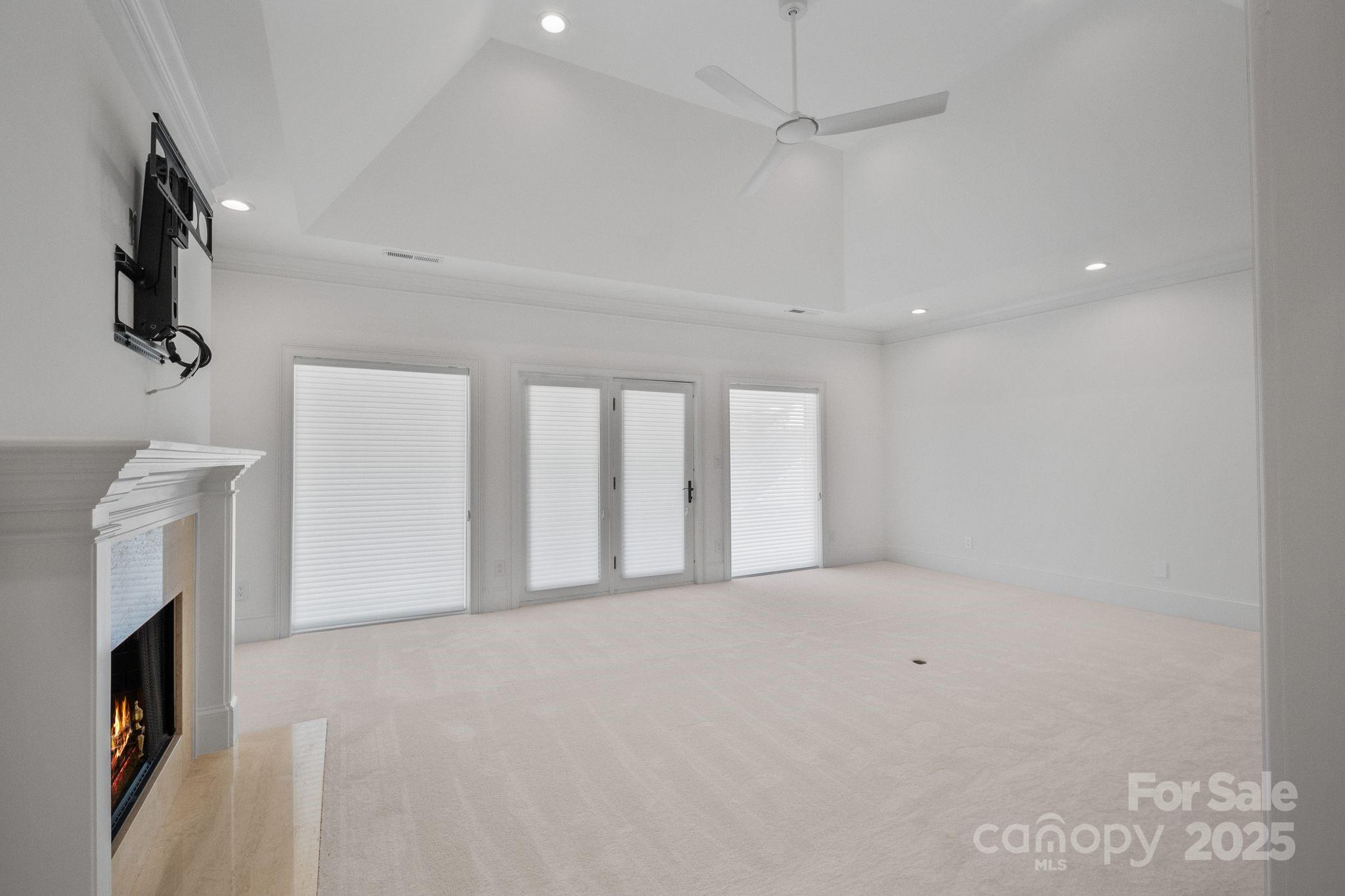 The Peninsula - Residential