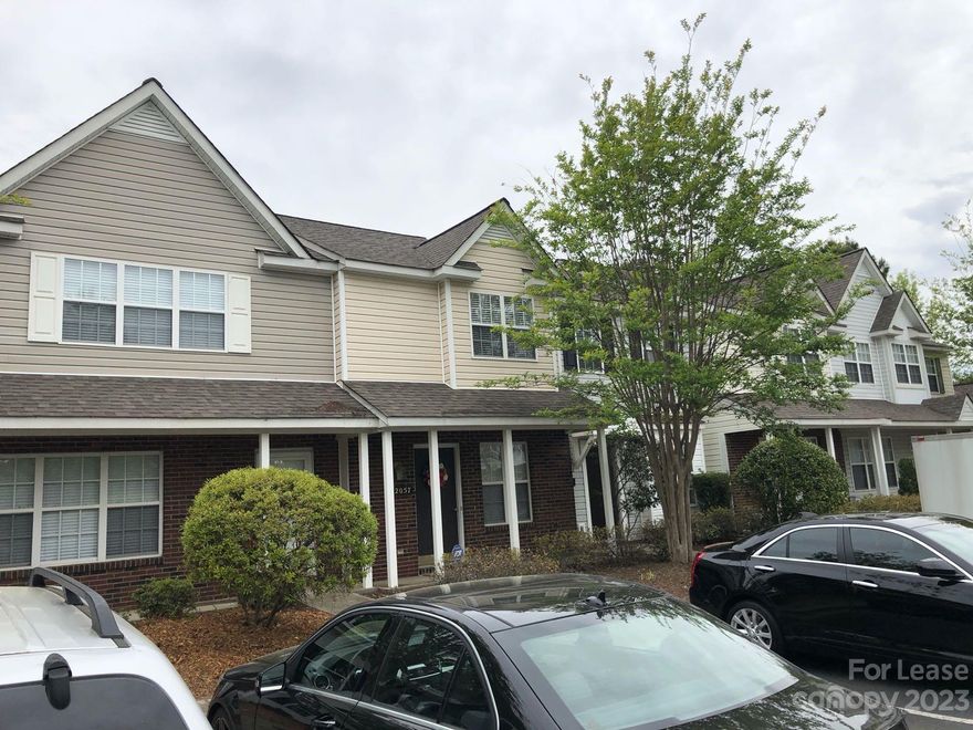 Townhouse  remodeled in 2021. 
Community with great amenities to spend your time. Centrally located, close to shopping and restaurants.  Near I77 and I485. Carowinds, and Major Shopping Center.
Water and trash collection paid by owner.