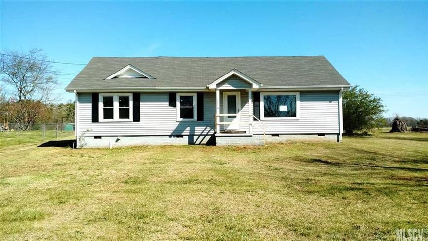 4 bedroom 2 bath home w/Den,Living room,Laundry room and Kitchen. Great location! This property is owned by the US Dept of HUD case# 387-194583 Sold uninsured. Subject to appraisal.Seller makes no representations or warranties as to property condition.HUD homes are sold "AS-IS" Pre 1978 properties to include LBP notices.Equal Housing Opportunity. Seller may contribute up to 3% closing costs upon buyers request with initial offer. Paved drive at back of property.