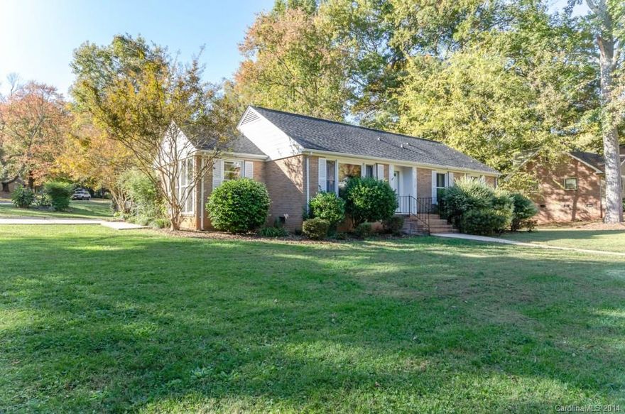 GREAT LOCATION - CONV TO SOUTH-PARK & UPTOWN. BEAUTIFUL ALL BRICK RANCH, GREAT LARGE CORNER LOT, FENCED IN BACKYARD. LARGE DECK, SHED FOR ADDITIONAL STORAGE, LARGE SUN DRENCHED GLASS SUNROOM. NEWLY RENOVATED 3BED/2B, OPEN NEW KITCHEN, GRANITE COUNTER TOPS, & STAINLESS STEEL APPLIANCES. NEWLY RE-STAINED HARDWOOD FLOORS THROUGHOUT. LARGE PARKING LOT/SPACE, CAN FIT 4+ CARS.