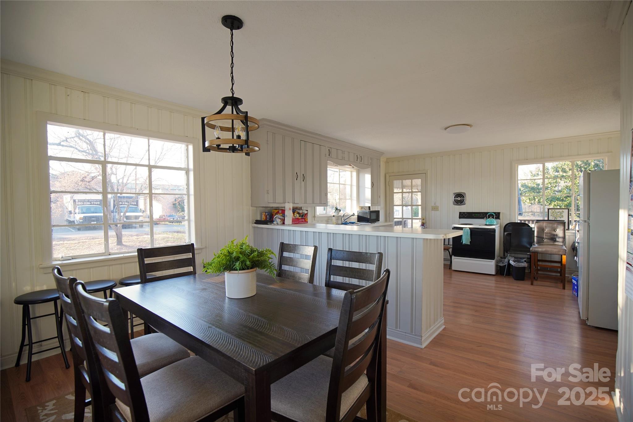 8405 Fairview Road