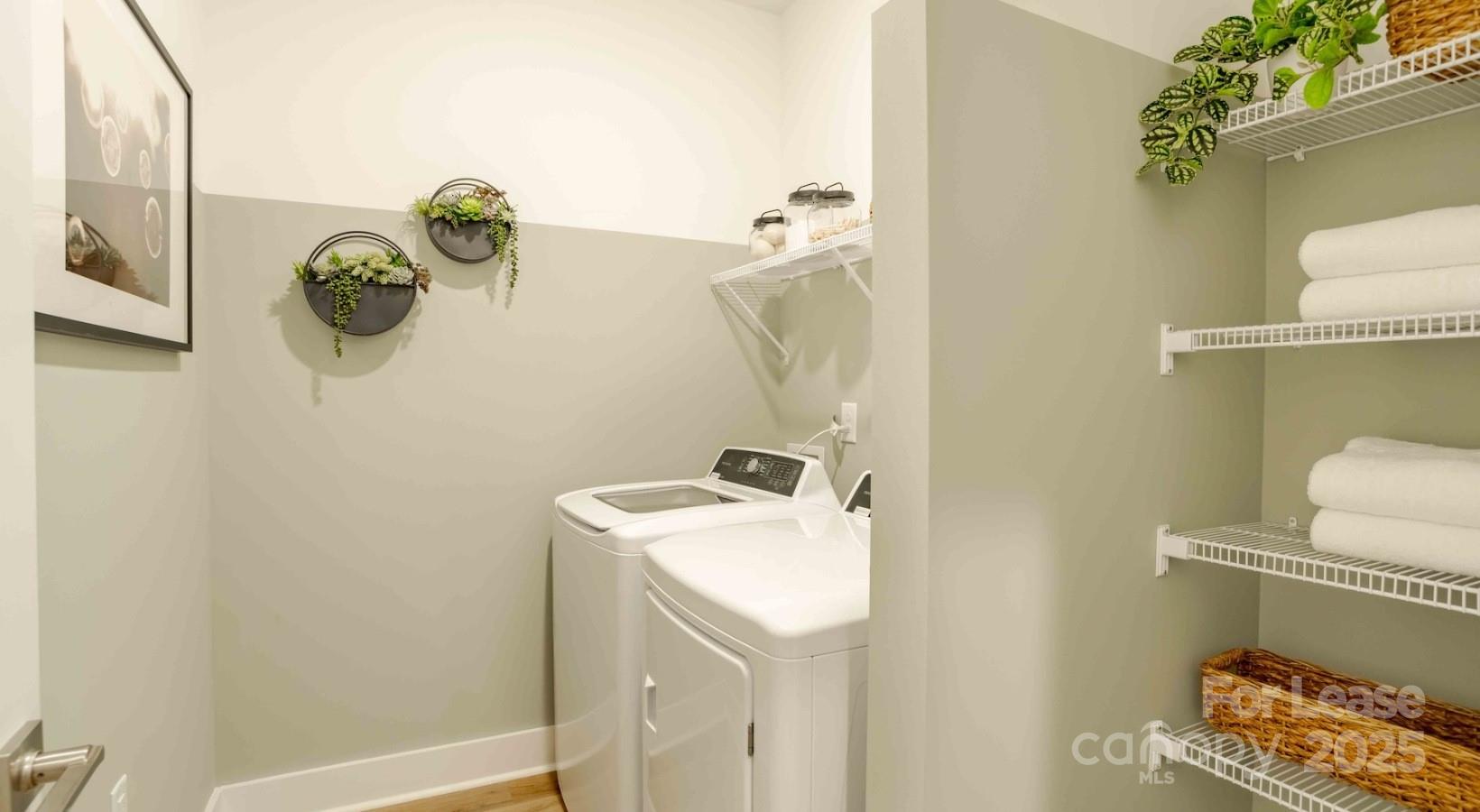 Dallas, North Carolina 28034, United States, 2 Bedrooms Bedrooms, ,2 BathroomsBathrooms,Residential,Active,173364