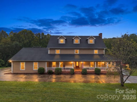 Photo of 1345 Shirebourn, Hickory, NC 28602 (MLS # 4428746)