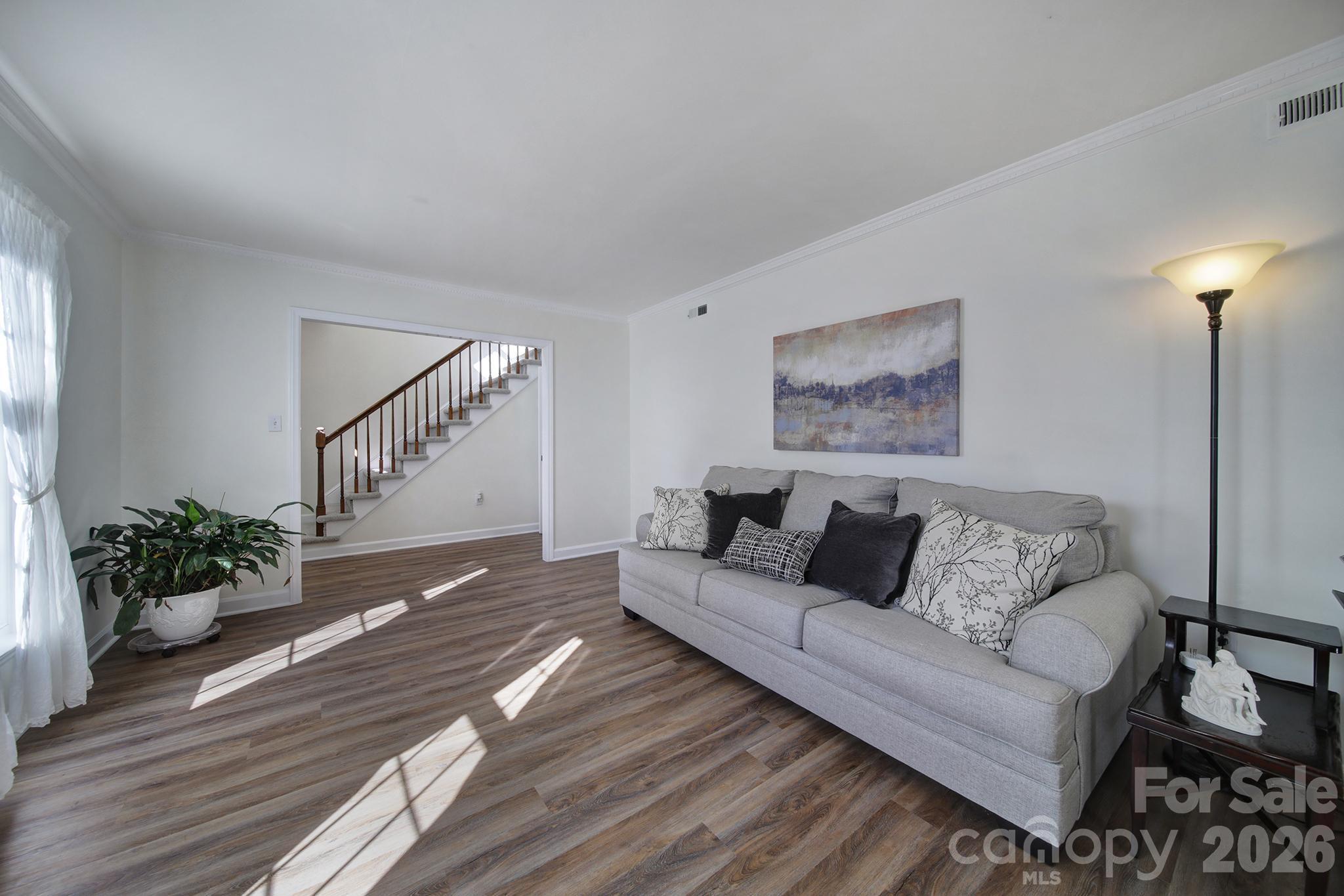 2004 Glouchester Circle