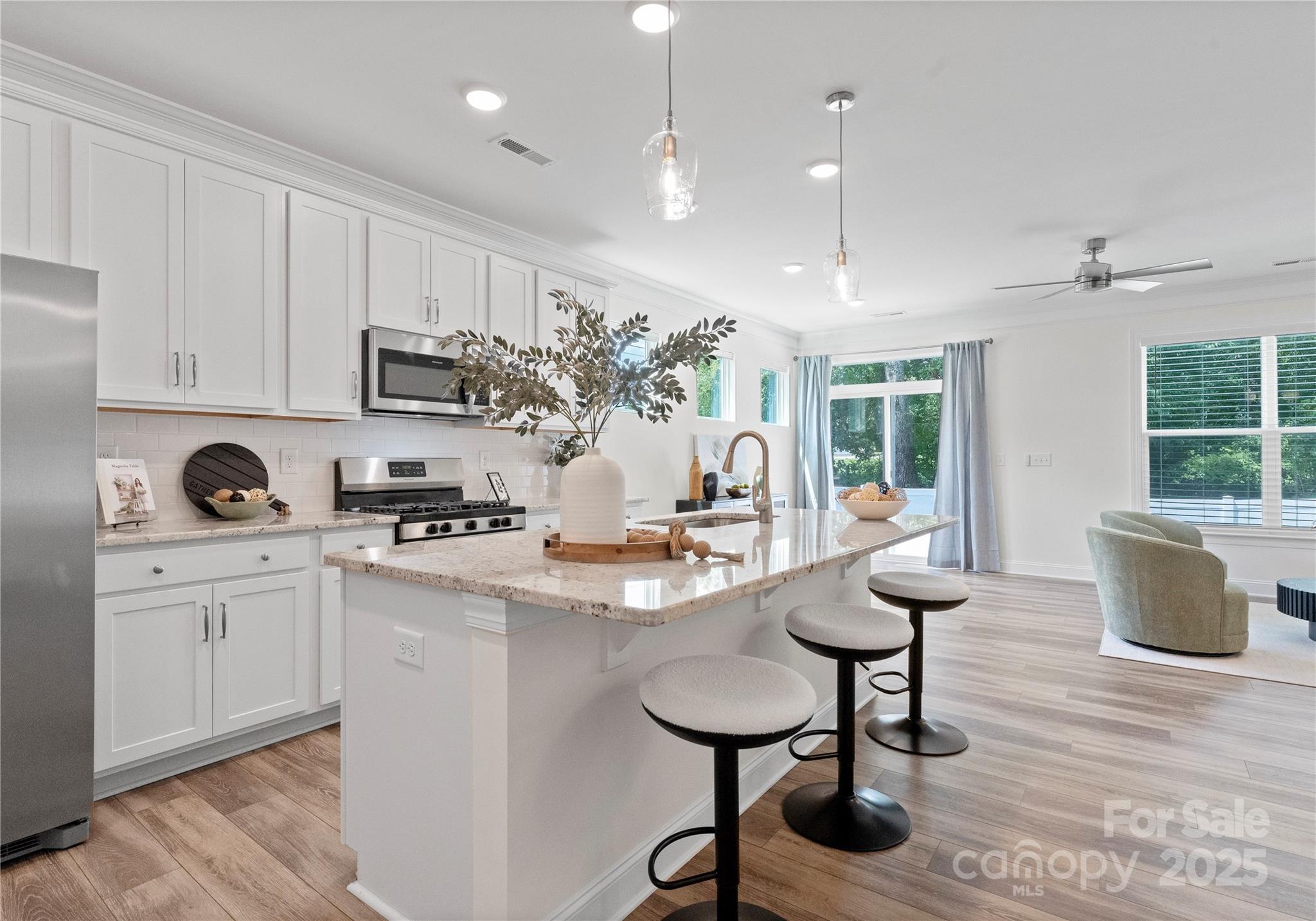 1022 Moffatt Lane