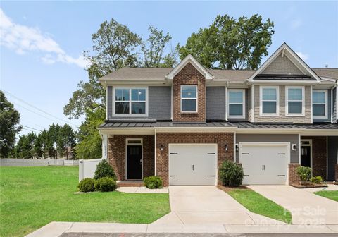 Photo of 1022 Moffatt Lane, Matthews, NC 28105 (MLS # 4275398)