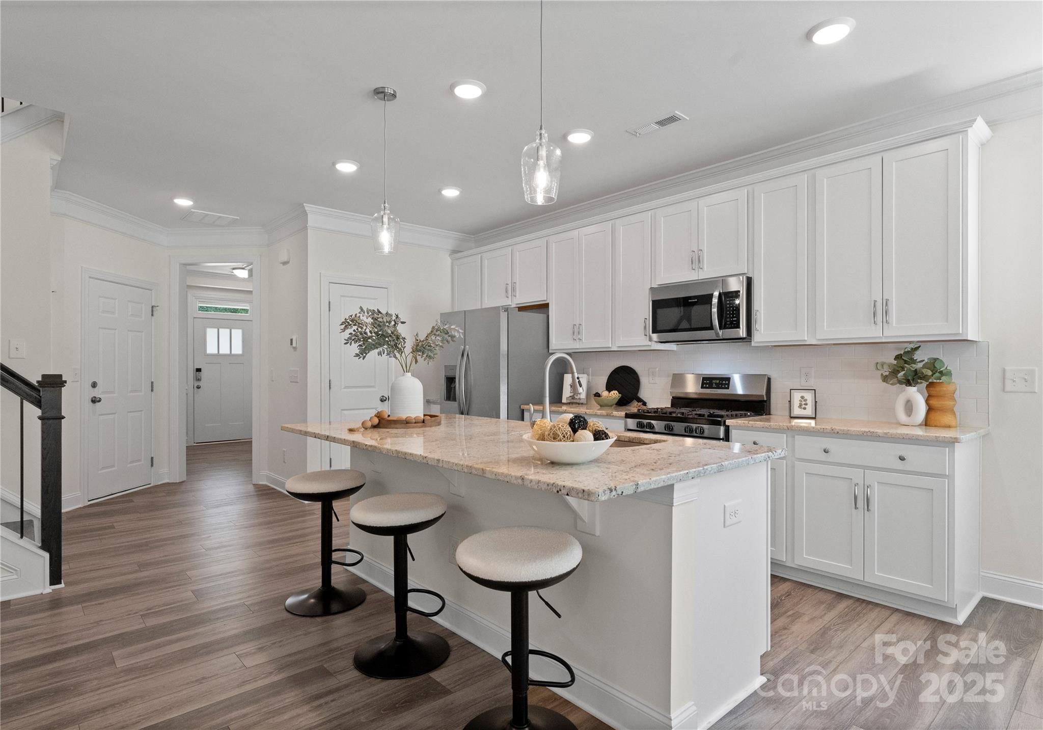 1022 Moffatt Lane