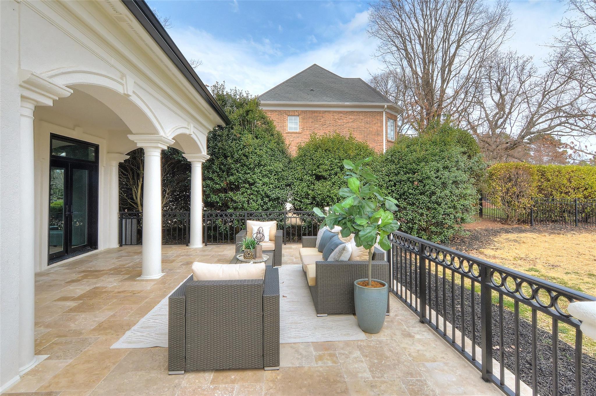 The Peninsula - Residential