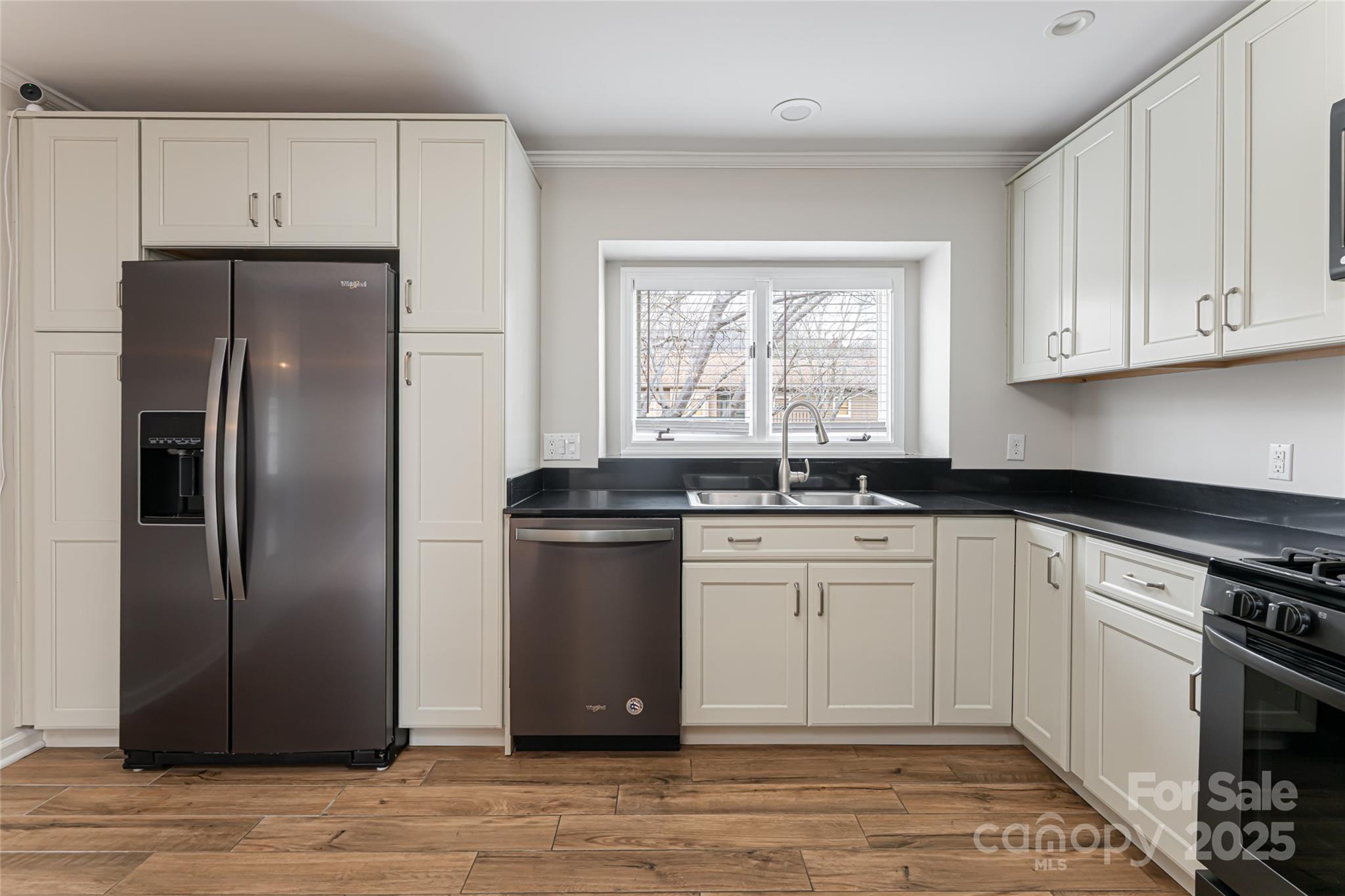8 Greenbriar Court B