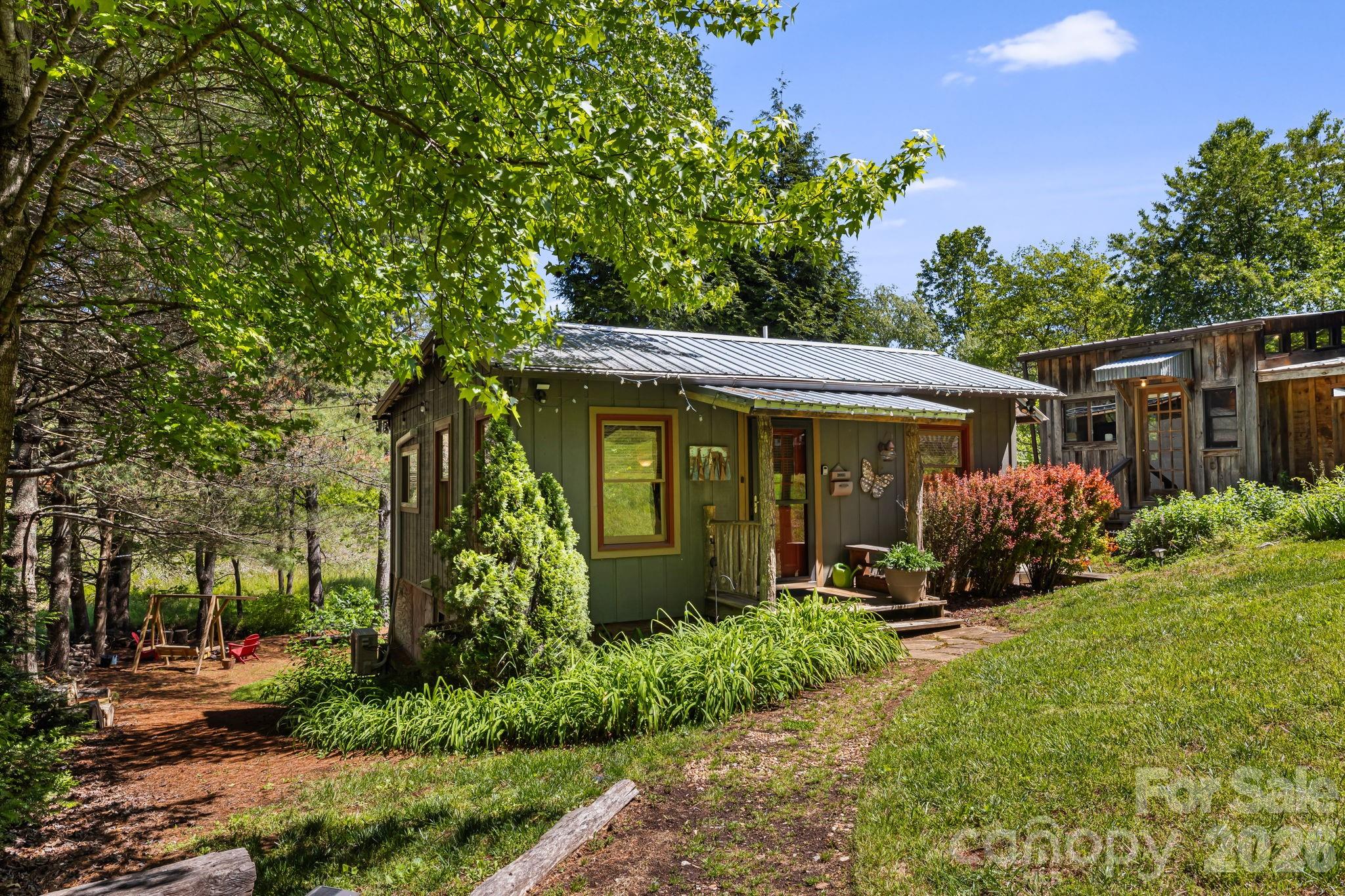 107  111 Hougie Heaven Lane