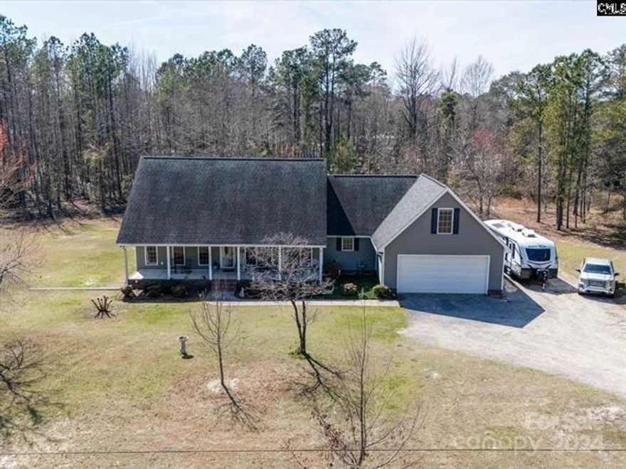 Elegant 4 bedroom 2.5 bath located right outside of Camden! This well loved home boasts a 3.55 acre lot, privacy and a 2 car garage with workshop space. Walk into the living room with beautiful hard wood floors and cathedral ceilings. Owners suite features 2 huge walk in closets and a spacious bathroom equipped with a jacuzzi tub and separate shower. Family room and living room are connected and lead directly to rear screened porch. 4th bedroom is a F.R.O.G. with another walk in closet. Horse friendly!