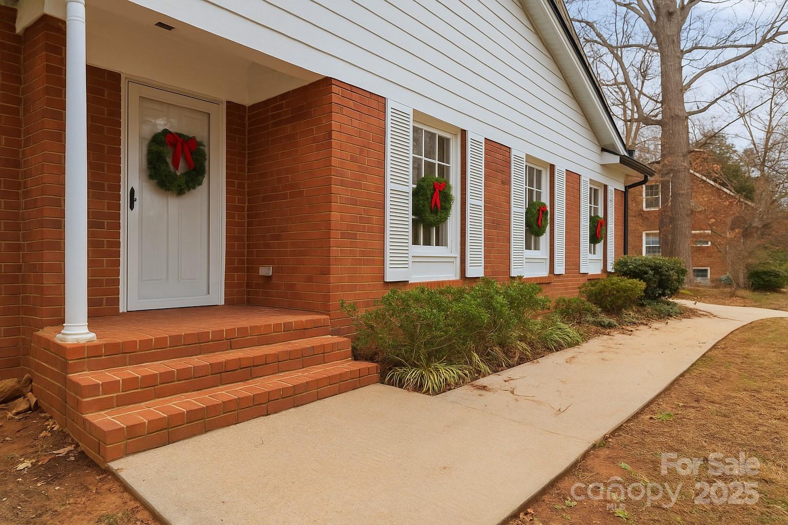 1045 S Magnolia Street