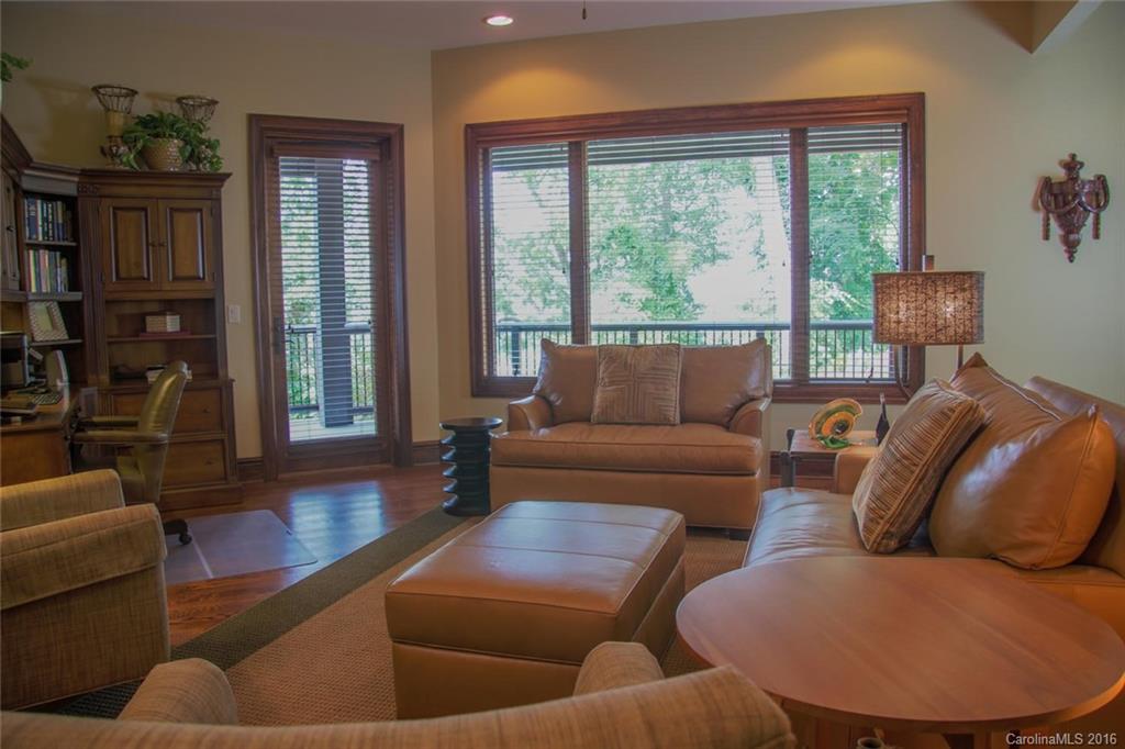 Reynolds Mountain - Residential
